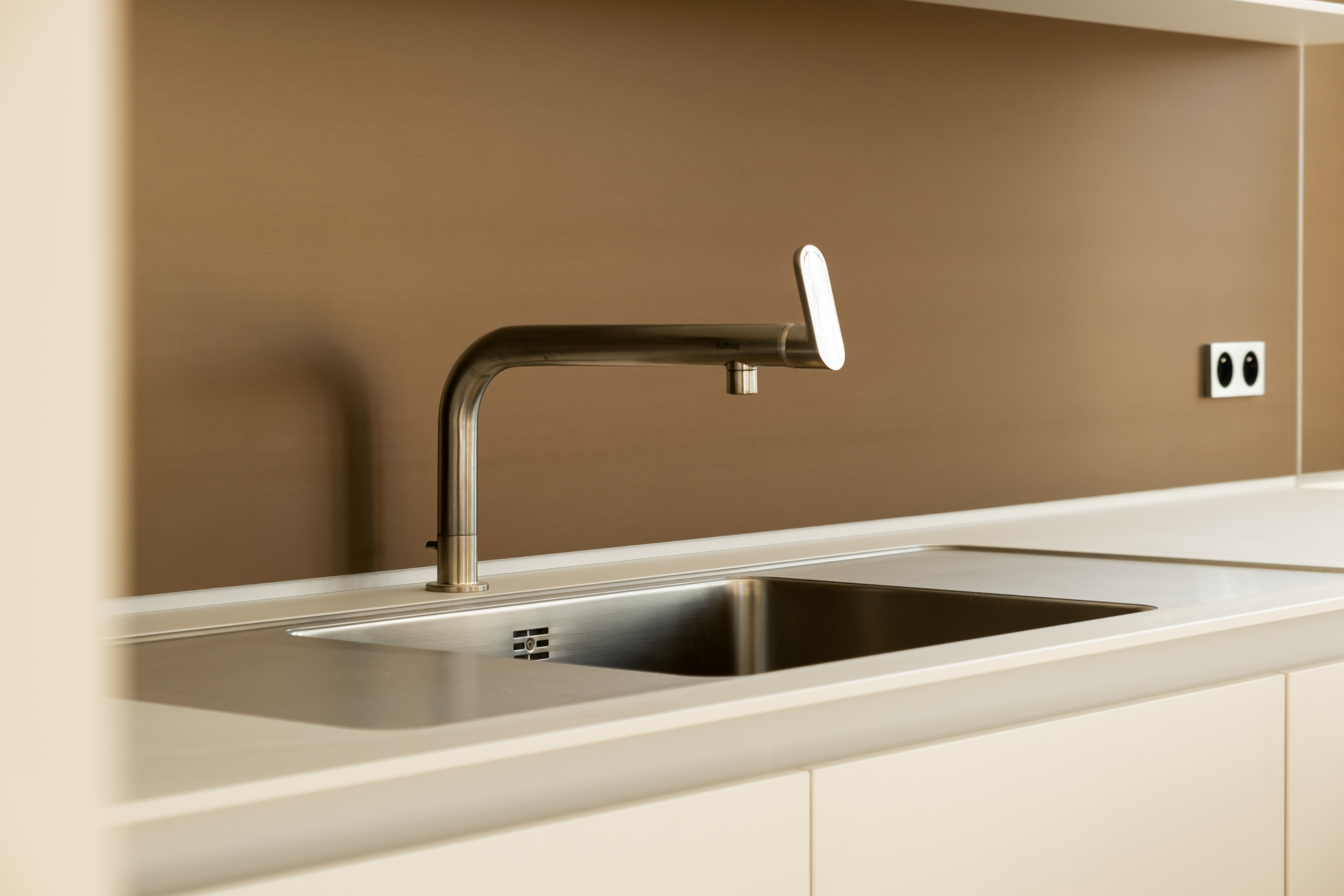 Belmont finitions cuisine — robinetterie acier brossé sur mesure